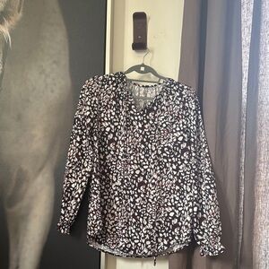 Amazon Women's Black and White Blouse